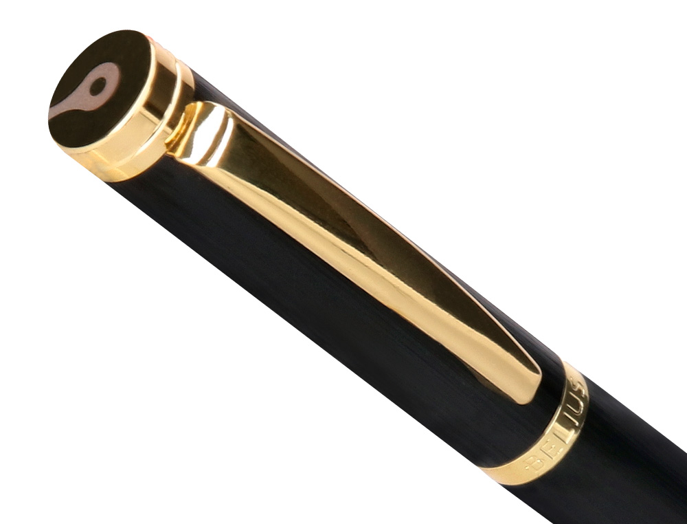 PLUMA Y ESTUCHE CUERO BELIUS PASSION DOR ALUMINIO TEXTURA CEPILLADA COLOR NEGRO Y DORADO TINTA AZUL CAJA DISEO